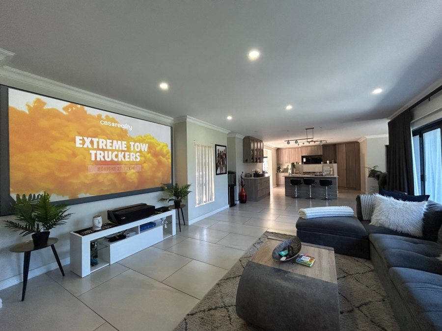To Let 4 Bedroom Property for Rent in Sandown Western Cape